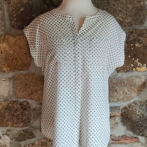 Van Heusen Blouse Top Size L Short Sleeve Button Down Polyester EUC